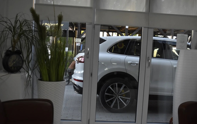 Porsche Cayenne cena 179000 przebieg: 157000, rok produkcji 2015 z Chodzież małe 667
